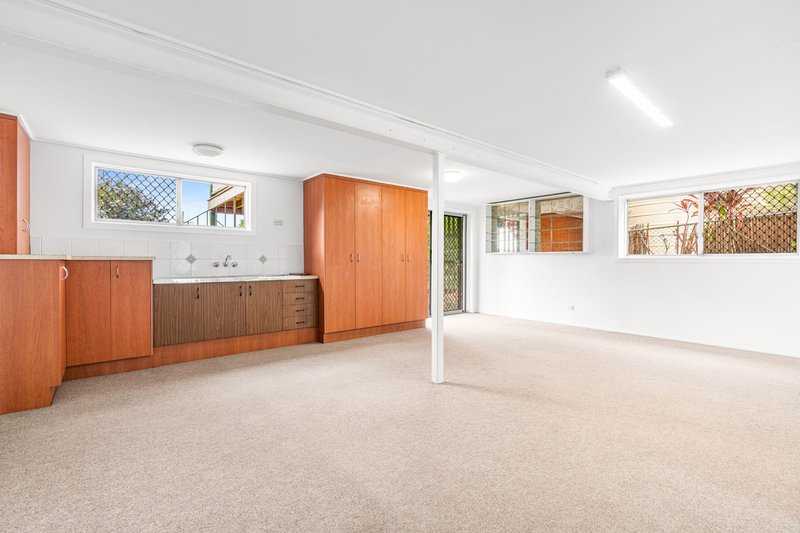 Photo - 17 Irandi Street, Mansfield QLD 4122 - Image 11