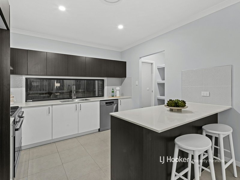 Photo - 17 Ironbark Avenue, Park Ridge QLD 4125 - Image 7