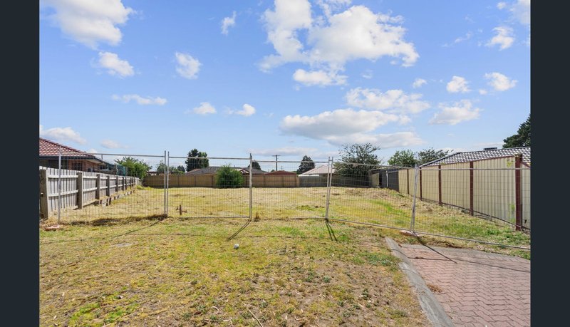 Photo - 17 Isaac Edey Place, Hampton Park VIC 3976 - Image 4