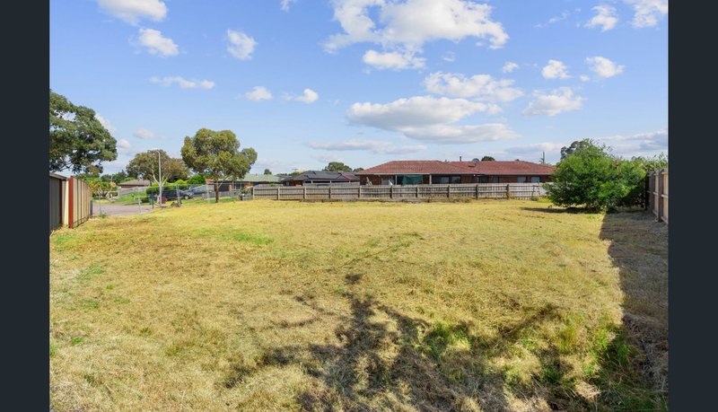 Photo - 17 Isaac Edey Place, Hampton Park VIC 3976 - Image 7