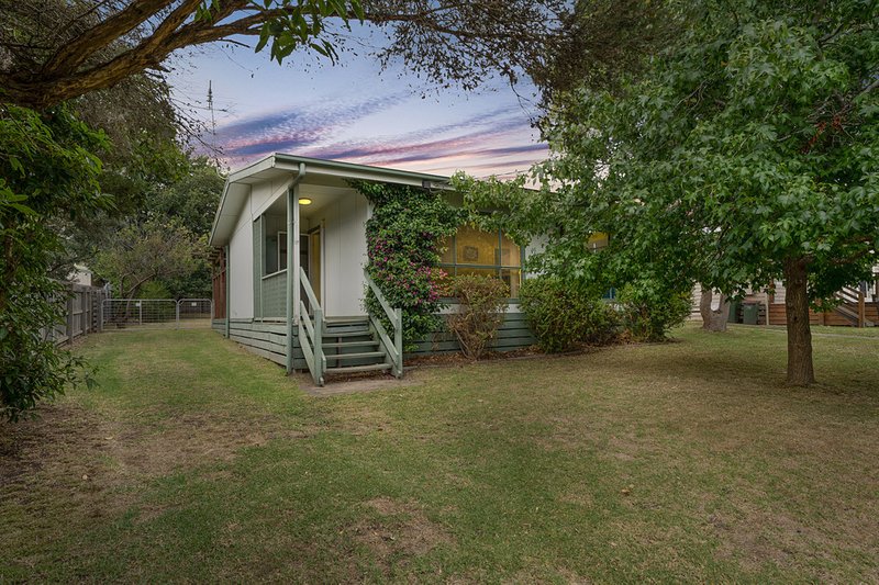 17 Island Crescent, Cowes VIC 3922