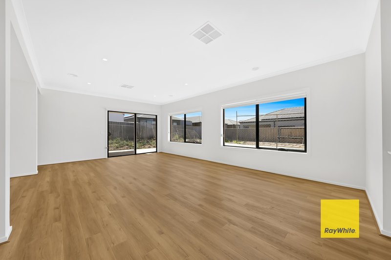 Photo - 17 Ivory Road, Donnybrook VIC 3064 - Image 4