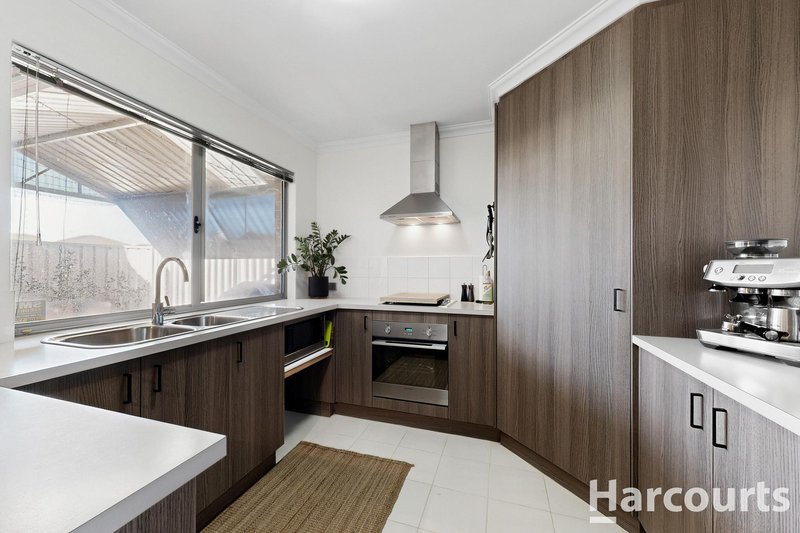 Photo - 17 Jedburgh Loop, Sinagra WA 6065 - Image 2