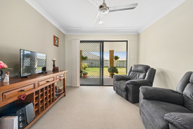 Photo - 17 Jeita Cct , Caboolture QLD 4510 - Image 4