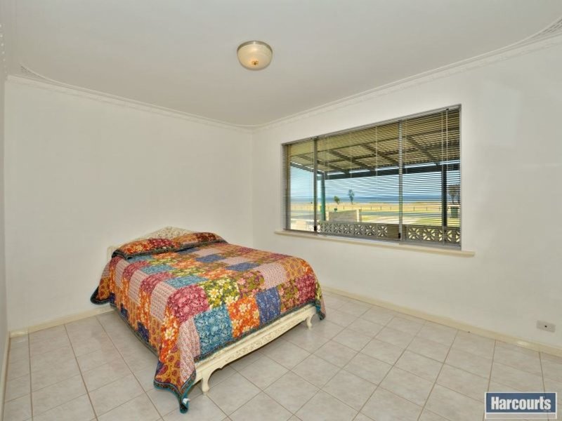 Photo - 17 John Street, Coodanup WA 6210 - Image 6