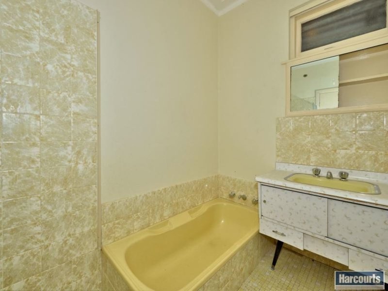 Photo - 17 John Street, Coodanup WA 6210 - Image 10