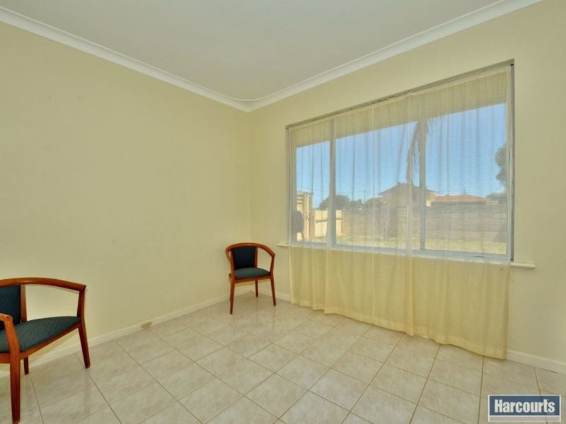 Photo - 17 John Street, Coodanup WA 6210 - Image 11