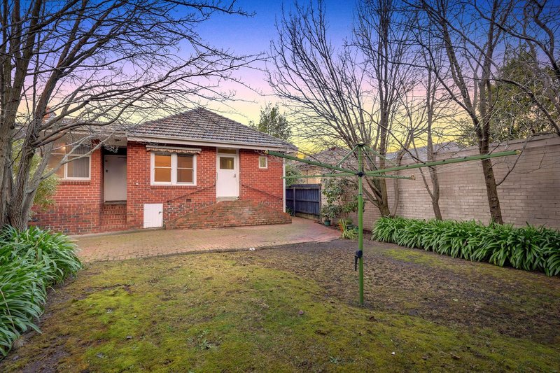 Photo - 17 Jordan Grove, Glen Waverley VIC 3150 - Image 15