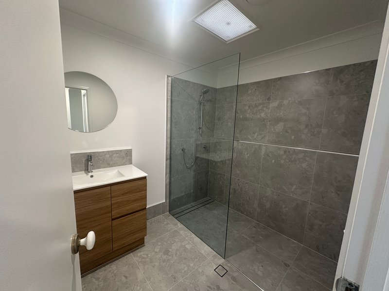 Photo - 1/7 Joshua Close, Arundel QLD 4214 - Image 14