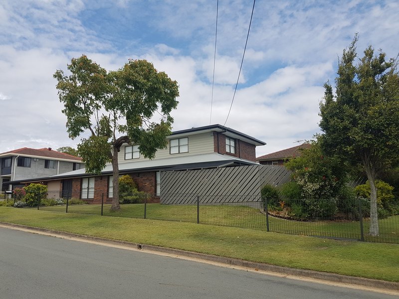 Photo - 17 Julia St , Clontarf QLD 4019 - Image 2