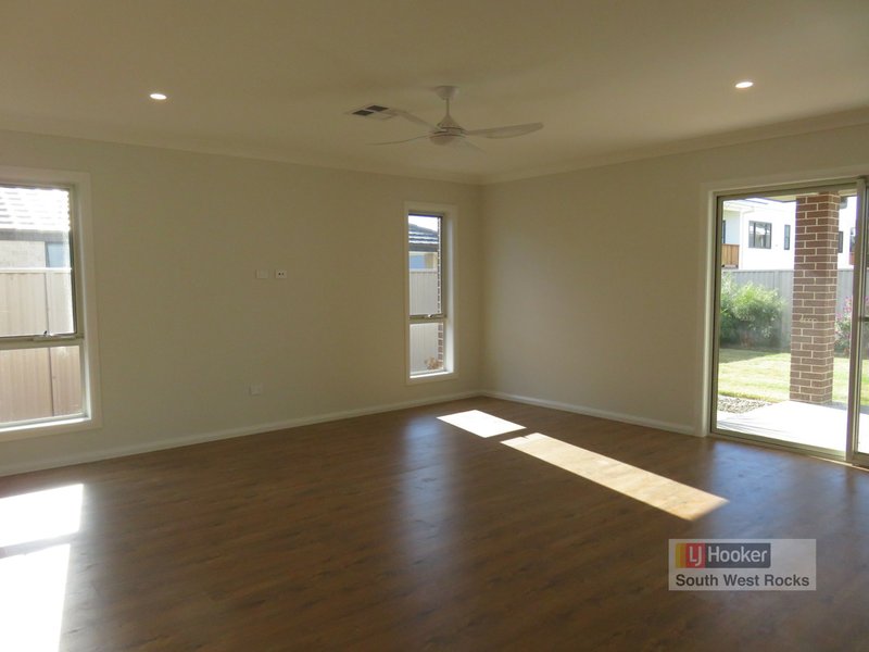 Photo - 17 Kalang Avenue, South West Rocks NSW 2431 - Image 11