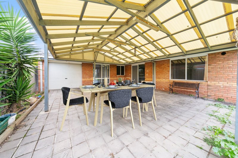 Photo - 17 Kalista Avenue, Hillside VIC 3037 - Image 11