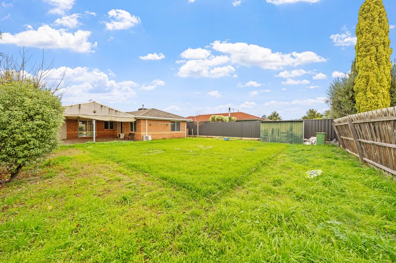 Photo - 17 Kalista Avenue, Hillside VIC 3037 - Image 13