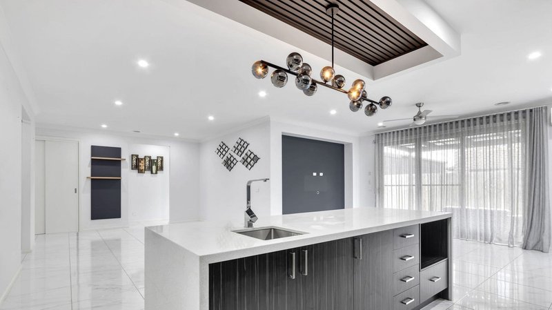 Photo - 17 Kangaroo Crescent, Aintree VIC 3336 - Image 6