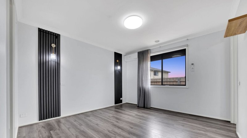 Photo - 17 Kangaroo Crescent, Aintree VIC 3336 - Image 16