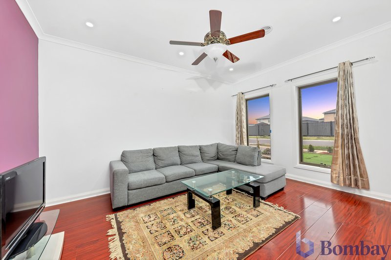 Photo - 17 Kangaroo Road, Craigieburn VIC 3064 - Image 12