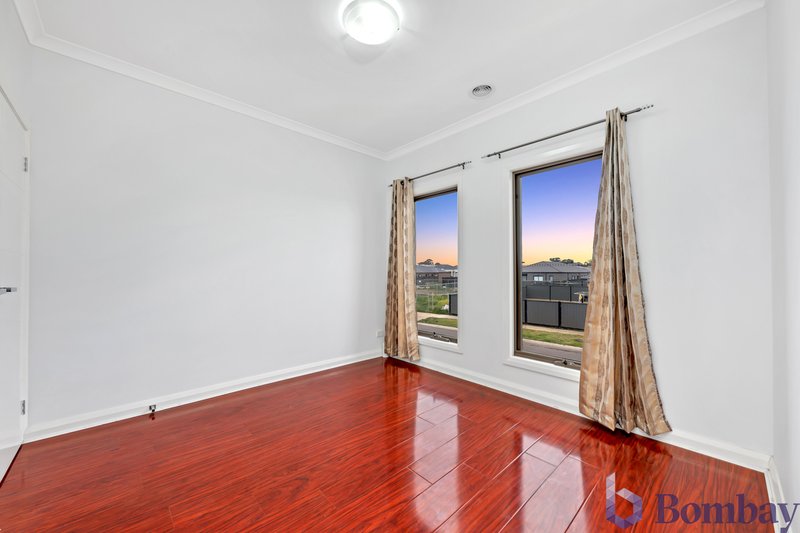 Photo - 17 Kangaroo Road, Craigieburn VIC 3064 - Image 14