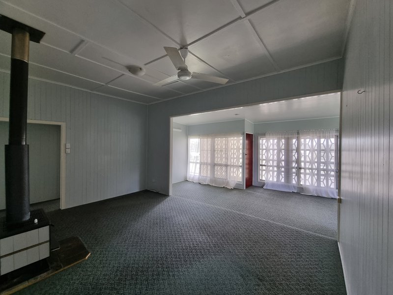 Photo - 17 Kelvin St , Monto QLD 4630 - Image 2