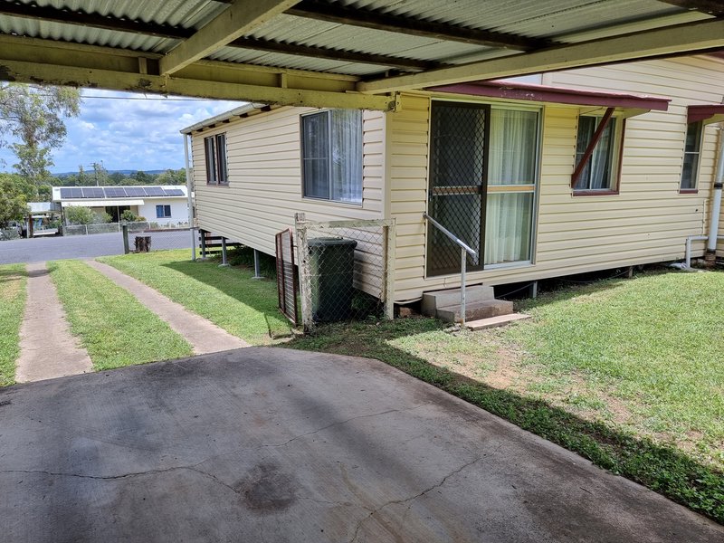 Photo - 17 Kelvin St , Monto QLD 4630 - Image 3