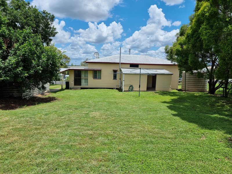 Photo - 17 Kelvin St , Monto QLD 4630 - Image 6