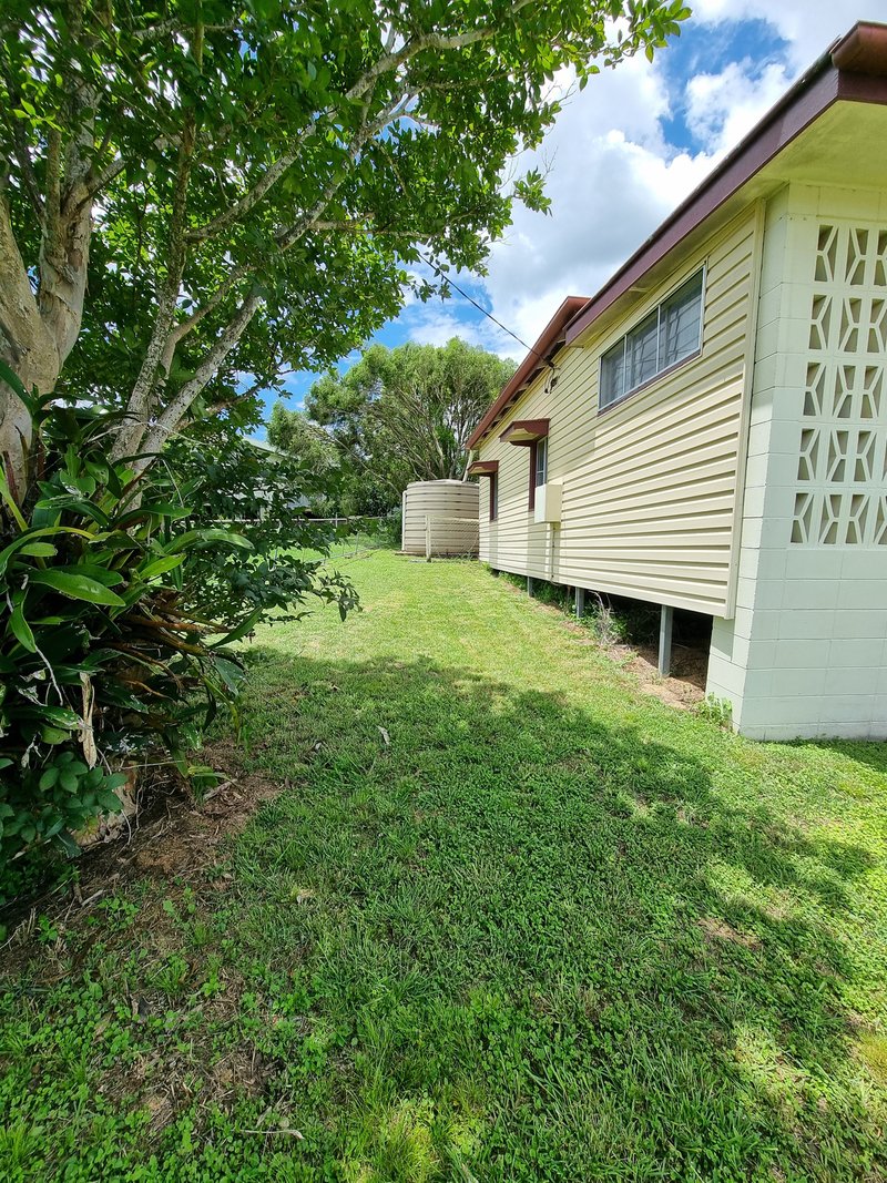 Photo - 17 Kelvin St , Monto QLD 4630 - Image 9