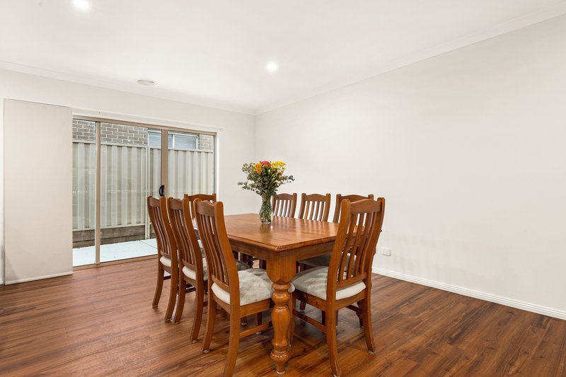 Photo - 17 Kenneth Road, Pakenham VIC 3810 - Image 6