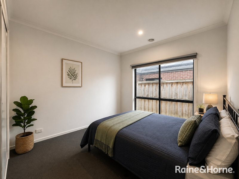 Photo - 17 Kenyan Avenue, Clyde VIC 3978 - Image 9
