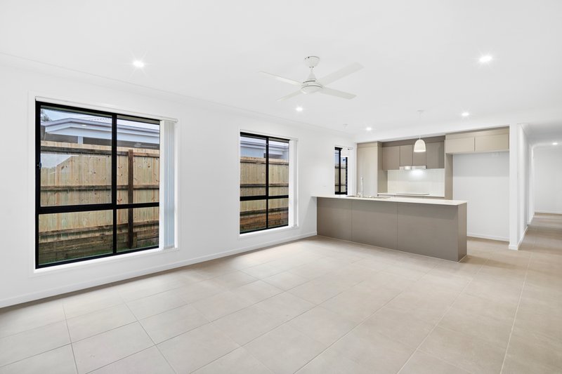 Photo - 17 Kestrel Road, Park Ridge QLD 4125 - Image 5