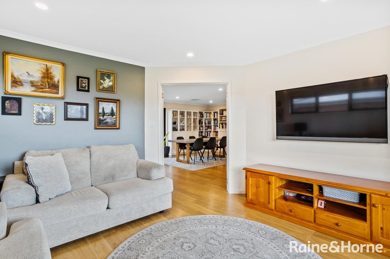 Photo - 17 Kingsgate Circle, Huntingfield TAS 7055 - Image 4