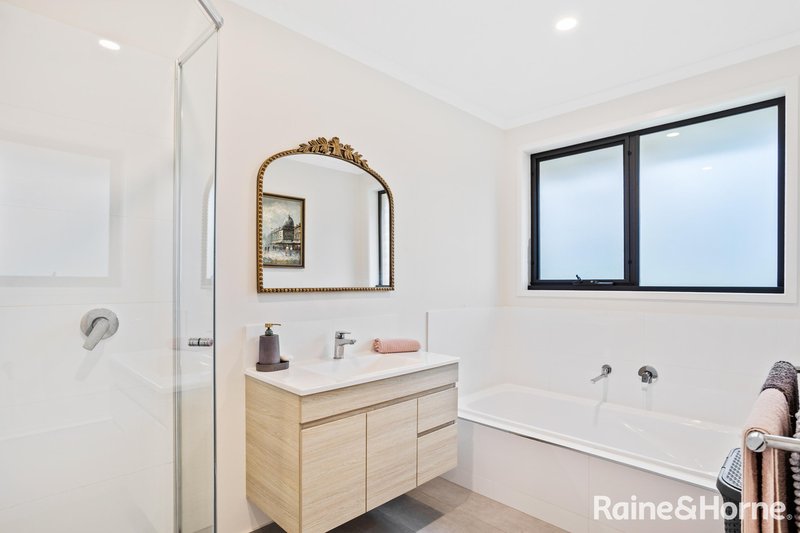 Photo - 17 Kingsgate Circle, Huntingfield TAS 7055 - Image 16