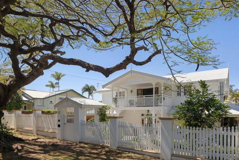 Photo - 17 Kinmond Avenue, Wavell Heights QLD 4012 - Image 2