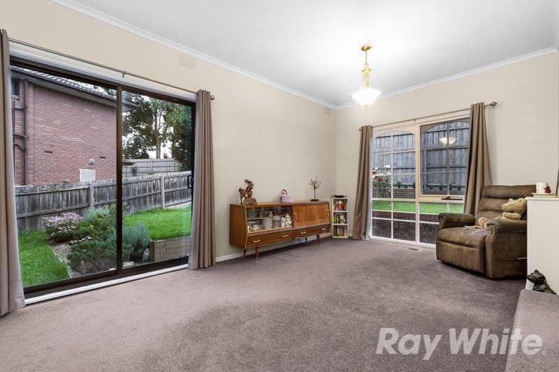 Photo - 17 Kolonga Court, Vermont South VIC 3133 - Image 3