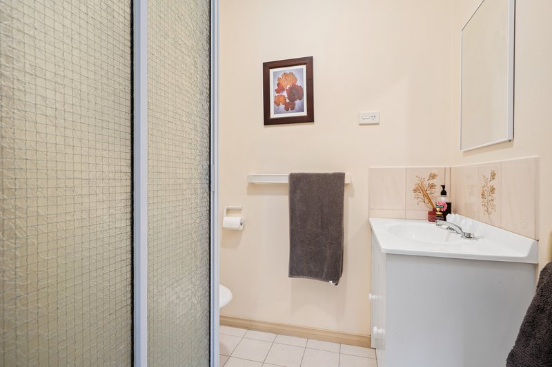 Photo - 1/7 Kookaburra Walk, South Morang VIC 3752 - Image 11