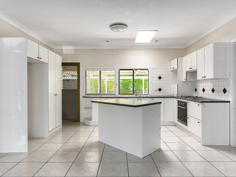 Photo - 17 Koolewong Street, Stafford Heights QLD 4053 - Image 3