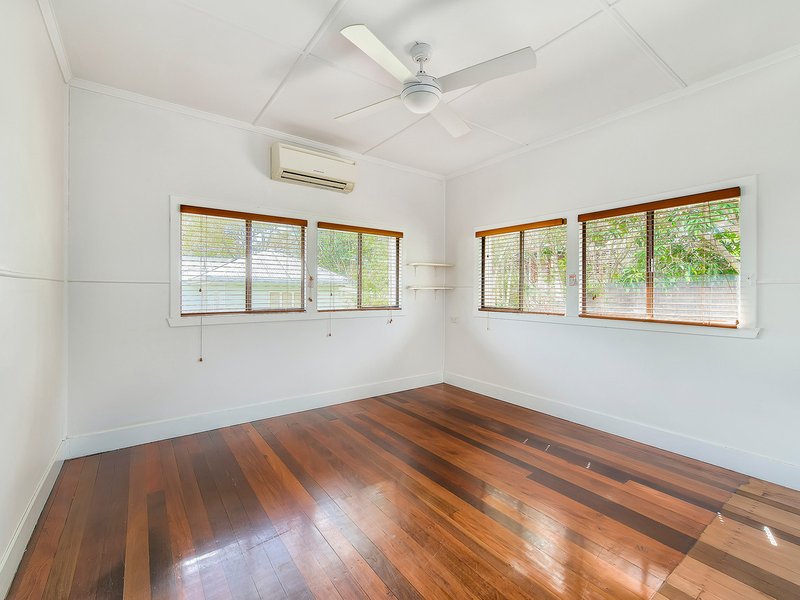 Photo - 17 Koolewong Street, Stafford Heights QLD 4053 - Image 10