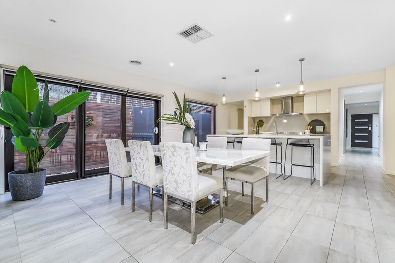 Photo - 17 Kotiko Road, Keysborough VIC 3173 - Image 4