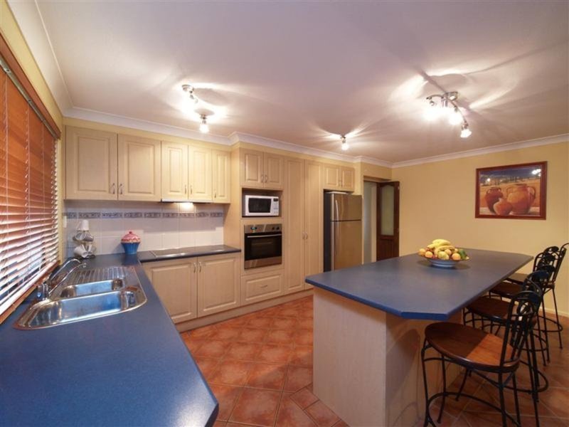 Photo - 17 Laceflower Crescent, Eatons Hill QLD 4037 - Image 3