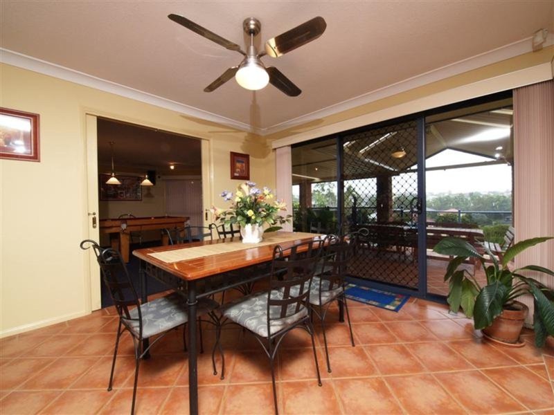 Photo - 17 Laceflower Crescent, Eatons Hill QLD 4037 - Image 9