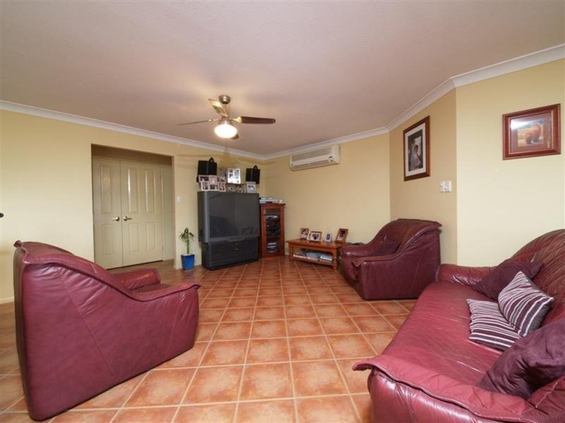 Photo - 17 Laceflower Crescent, Eatons Hill QLD 4037 - Image 11