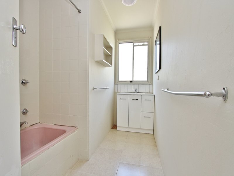 Photo - 17 Lacenet Avenue, Frankston North VIC 3200 - Image 5