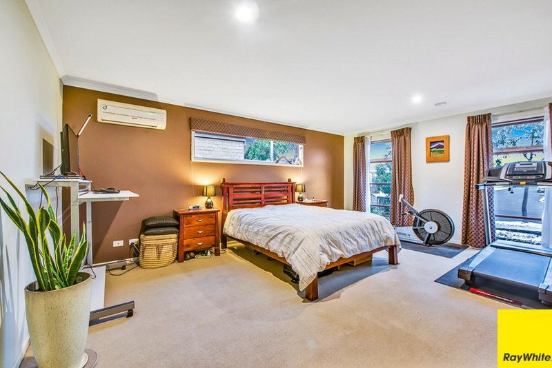 Photo - 17 Ladybird Crescent, Point Cook VIC 3030 - Image 3