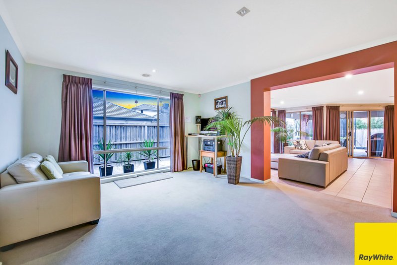 Photo - 17 Ladybird Crescent, Point Cook VIC 3030 - Image 8