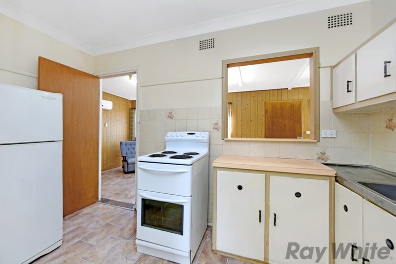 Photo - 17 Laelana Avenue, Budgewoi NSW 2262 - Image 7