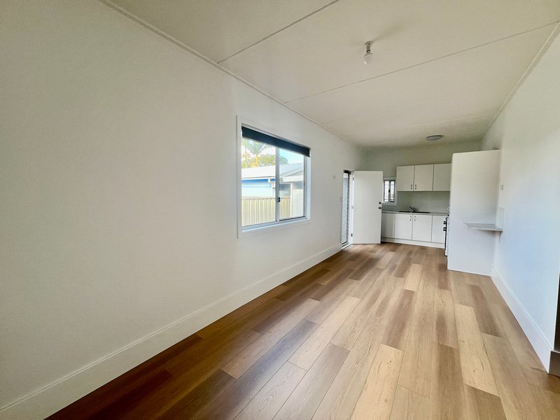 Photo - 17 Lake Street, Budgewoi NSW 2262 - Image 4