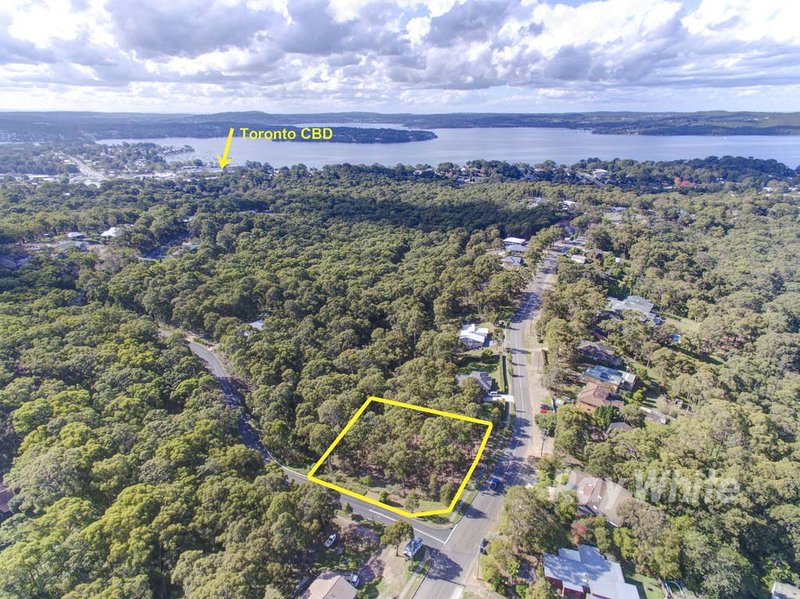 Photo - 17 Lakeview Road, Kilaben Bay NSW 2283 - Image 1