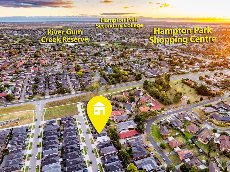 Photo - 17 Landscape Boulevard, Hampton Park VIC 3976 - Image 3