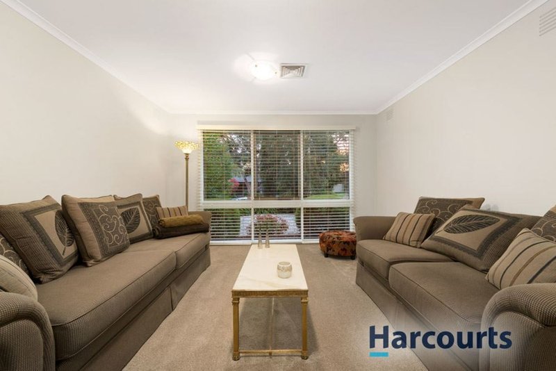 Photo - 17 Landsdale Crescent, Wantirna South VIC 3152 - Image 2