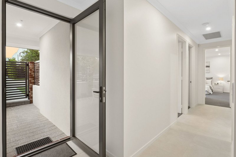 Photo - 17 Laurence Road, Innaloo WA 6018 - Image 4