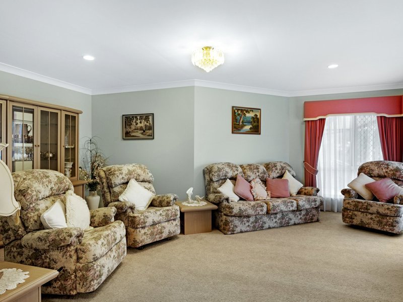 Photo - 17 Leopard Avenue, Elanora QLD 4221 - Image 4