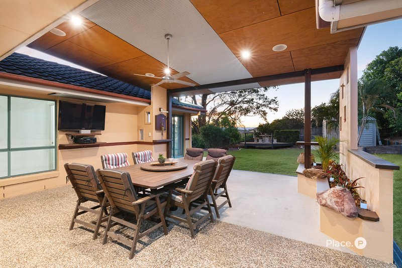 Photo - 17 Leopard Tree Crescent, Sinnamon Park QLD 4073 - Image 2